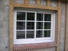 Fenêtre coulissante aluminium avec petits bois intégrés.JPG